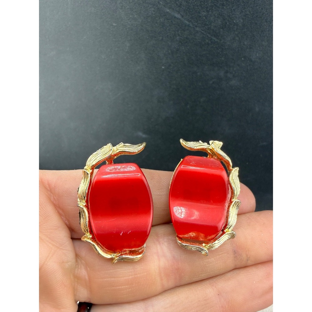 Vintage Thermoset Earrings Red Gold Tone Clip On Textured Oval 1.25in